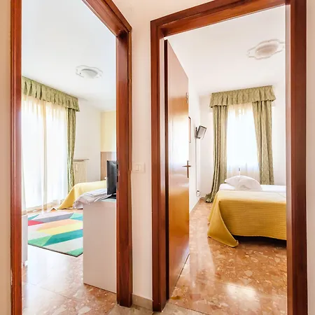 Maricla Boutique Rooms With Balcony & Free Parking