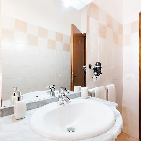 B&B Maricla Boutique With Balcony & Free Parking 베로나
