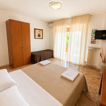 Maricla Boutique With Balcony & Free Parking