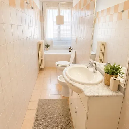 Mariclà Boutique With Balcony&free Parking Bed & Breakfast