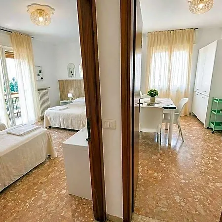 Maricla Boutique With Balcony & Free Parking לינה וארוחת בוקר