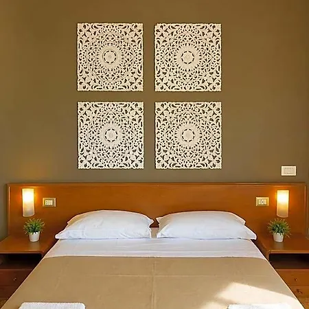 Maricla Boutique With Balcony & Free Parking 3*